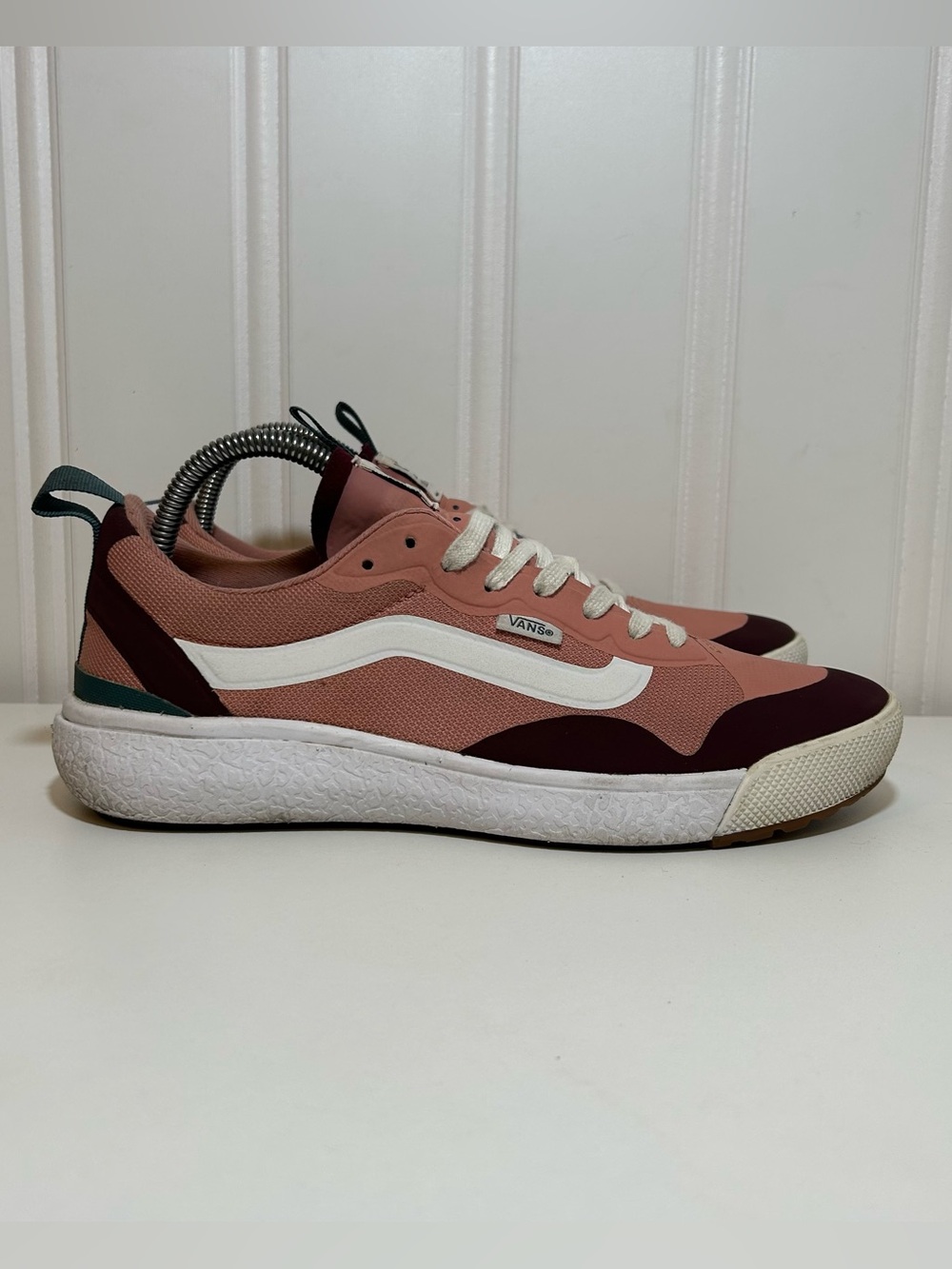 Vans Men’s Low-Top Sneakers in Dusty Pink and Burgundy